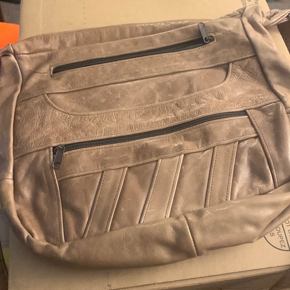 Brown woman’s purse - Picture 1 of 5